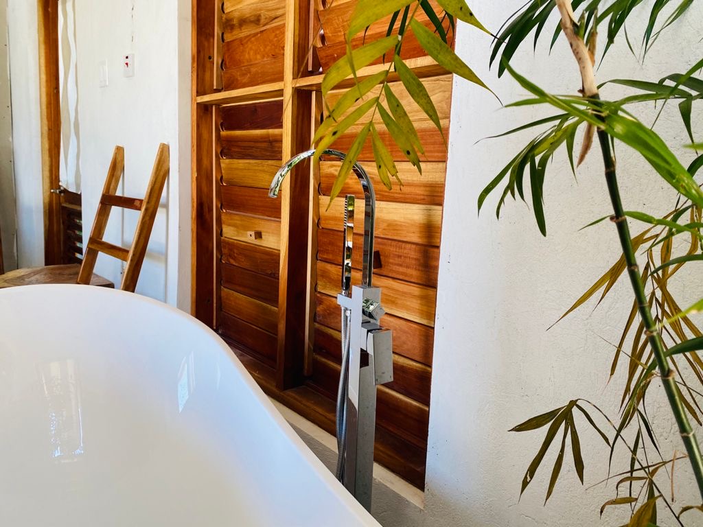 Cedar Room   Indoor Tub